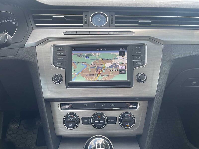 Volkswagen Passat TRENDLINE+NAVI+KLIMA+BLUETOOTH+PDC